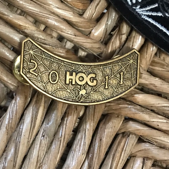 Harley-Davidson HOG 2011 Rocker Patch & Pin Set 🕷 - Picture 2 of 3